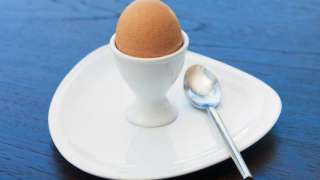 Как сварить яйцо вкрутую чтобы не треснуло