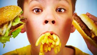 Еда из фаст-фудов снижает интеллект у детей