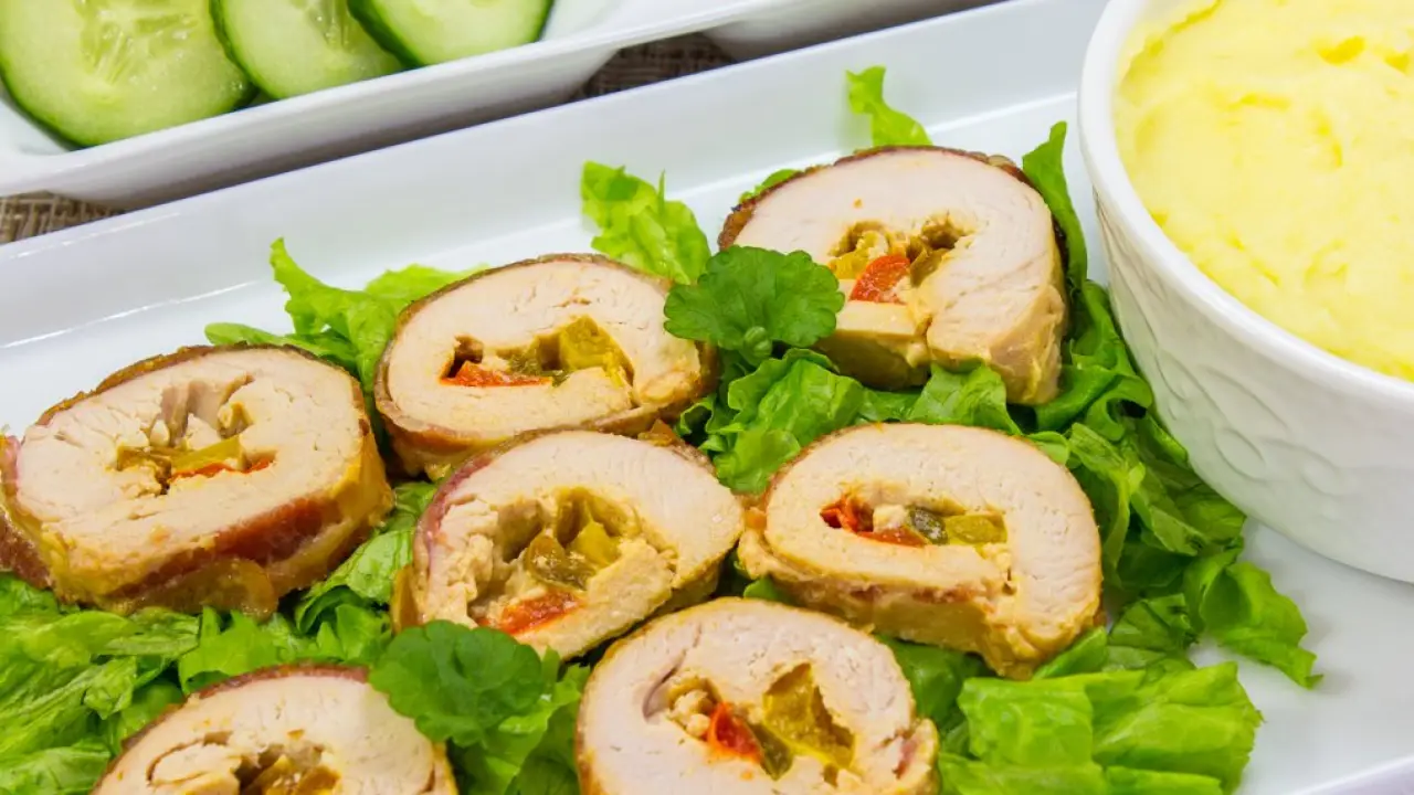 Рулетики из мяса индейки с перцем болгарским - рецепт с фото