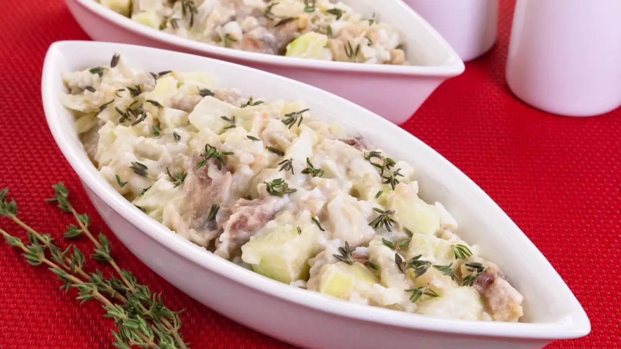 Салат из селедки с яблоком и картофелем - рецепт с фото