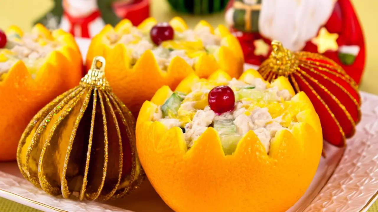 Апельсиновый салат с огурцами и куриным филе - рецепт с фото