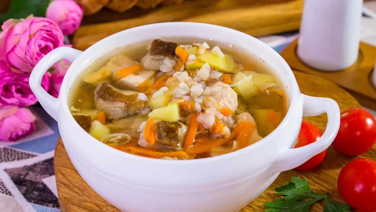 Гречневый суп с курицей и грибами - рецепт с фото