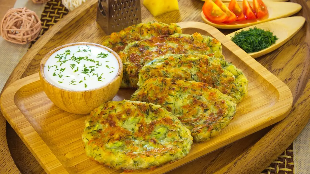 Кабачковые оладьи с сыром - рецепт с фото