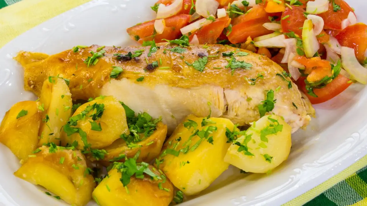 Запеченная курица с картофелем в рукаве - рецепт с фото