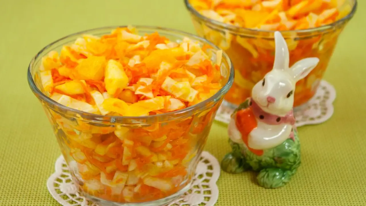 Салат из капусты с апельсинами и яблоками - рецепт с фото