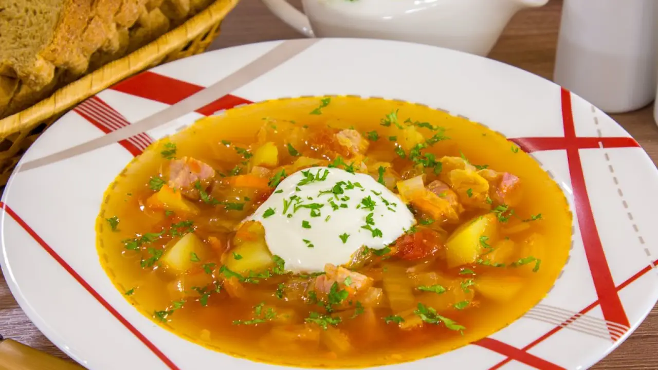 Томатный суп с пекинской капустой и копченостями - рецепт с фото