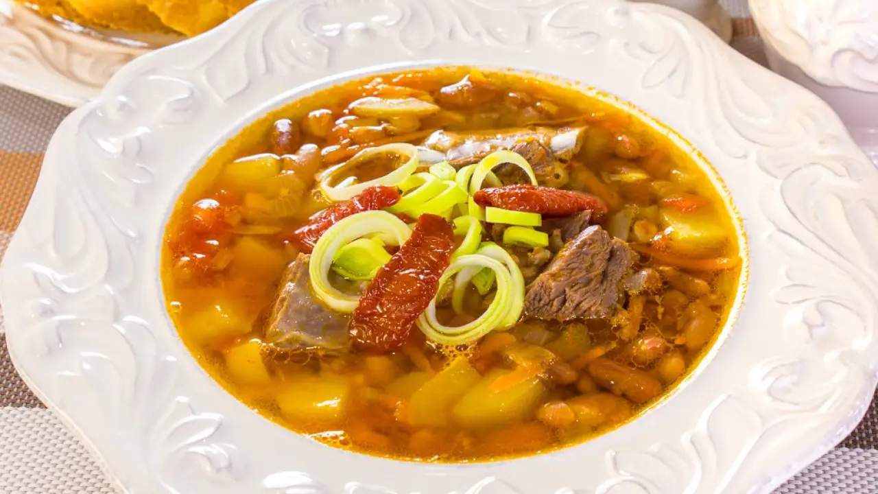 Сытный суп с фасолью, томатами и бараньими ребрышками - рецепт с фото