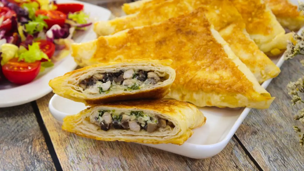 Куриные конвертики из лаваша с грибами - рецепт с фото