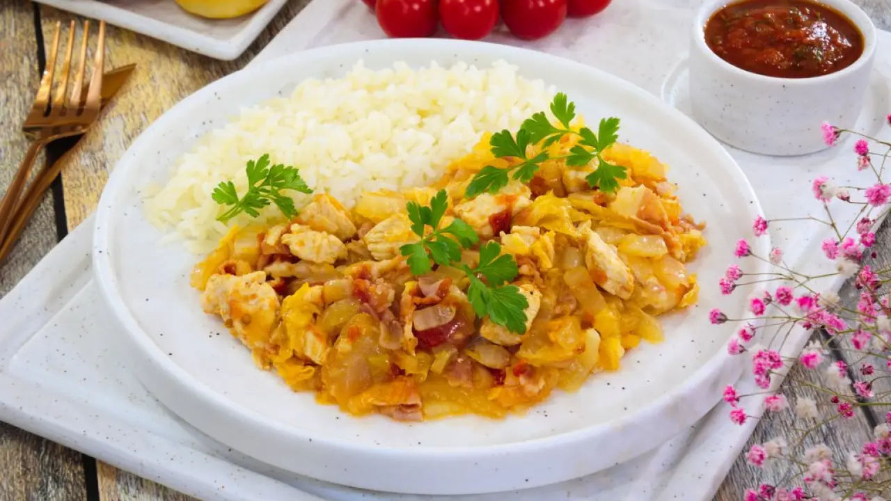 Тушеная пекинская капуста с куриным филе - рецепт с фото