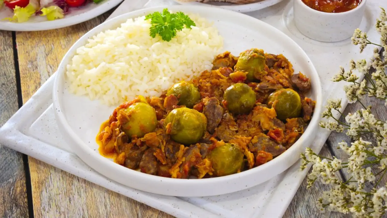 Сердечки куриные с брюссельской капустой и беконом - рецепт с фото