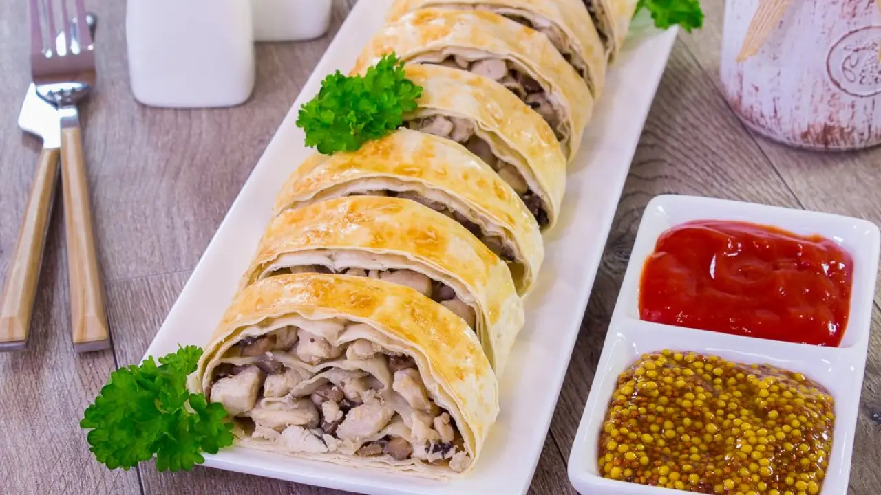 Запеченный лаваш с грибами и куриным филе - рецепт с фото
