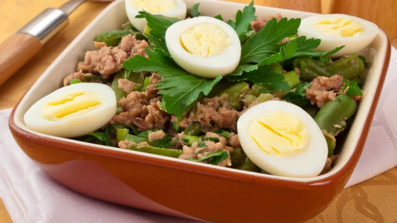 Салат из тунца и фасоли стручковой - рецепт с фото