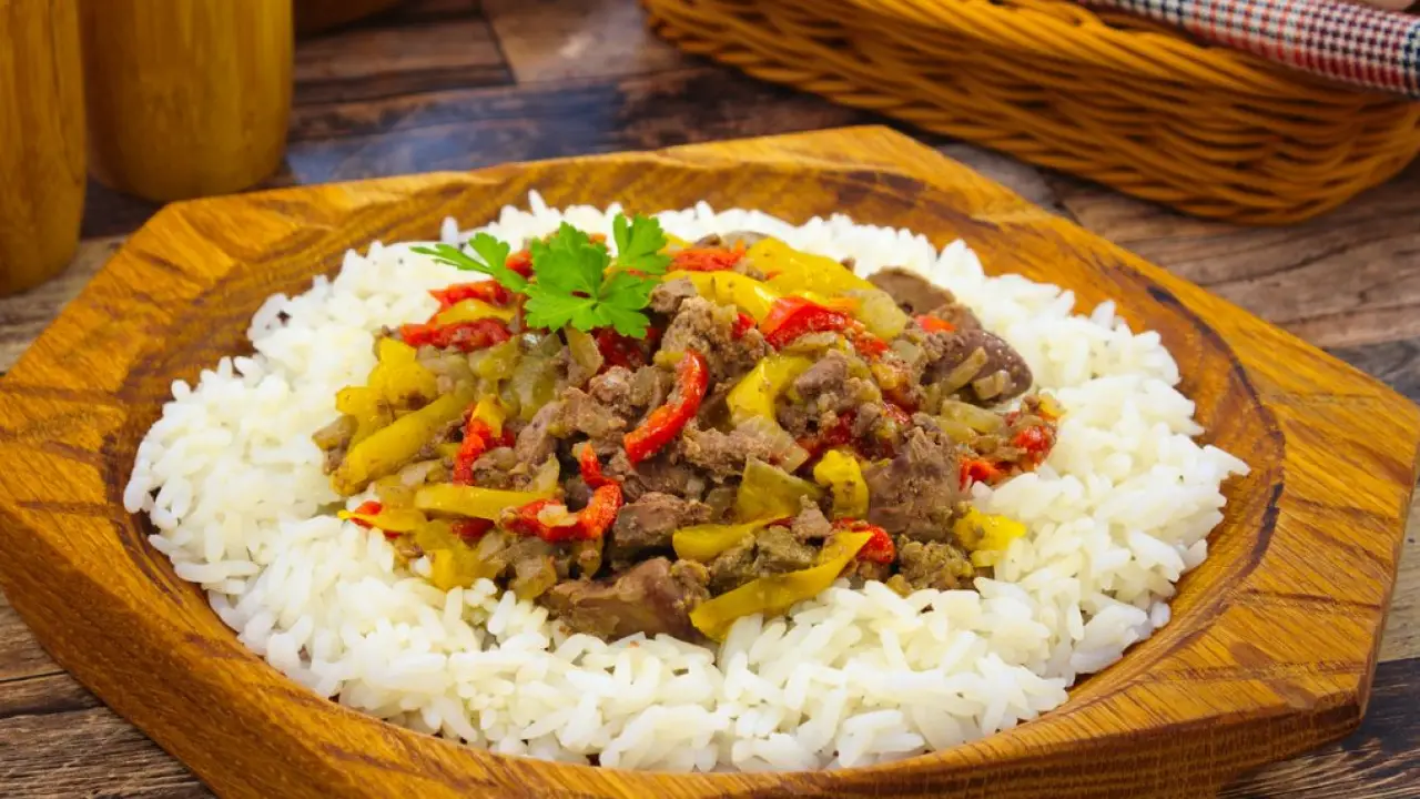 Жареная куриная печень с болгарским перцем и луком - рецепт с фото