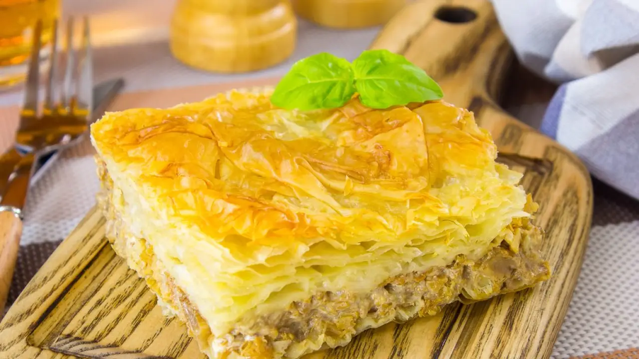 Пирог из теста фило с треской и белыми грибами - рецепт с фото