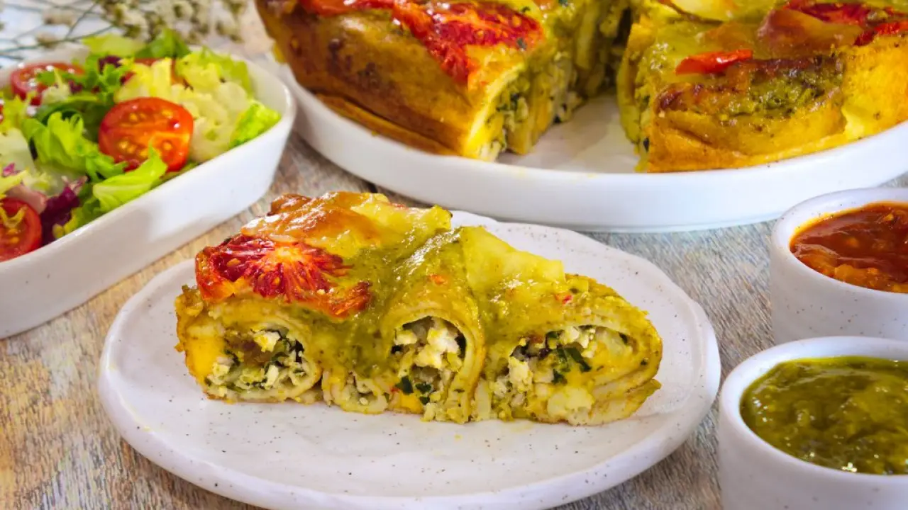 Запеченные блины с мясом, сыром моцарелла и помидорами - рецепт с фото