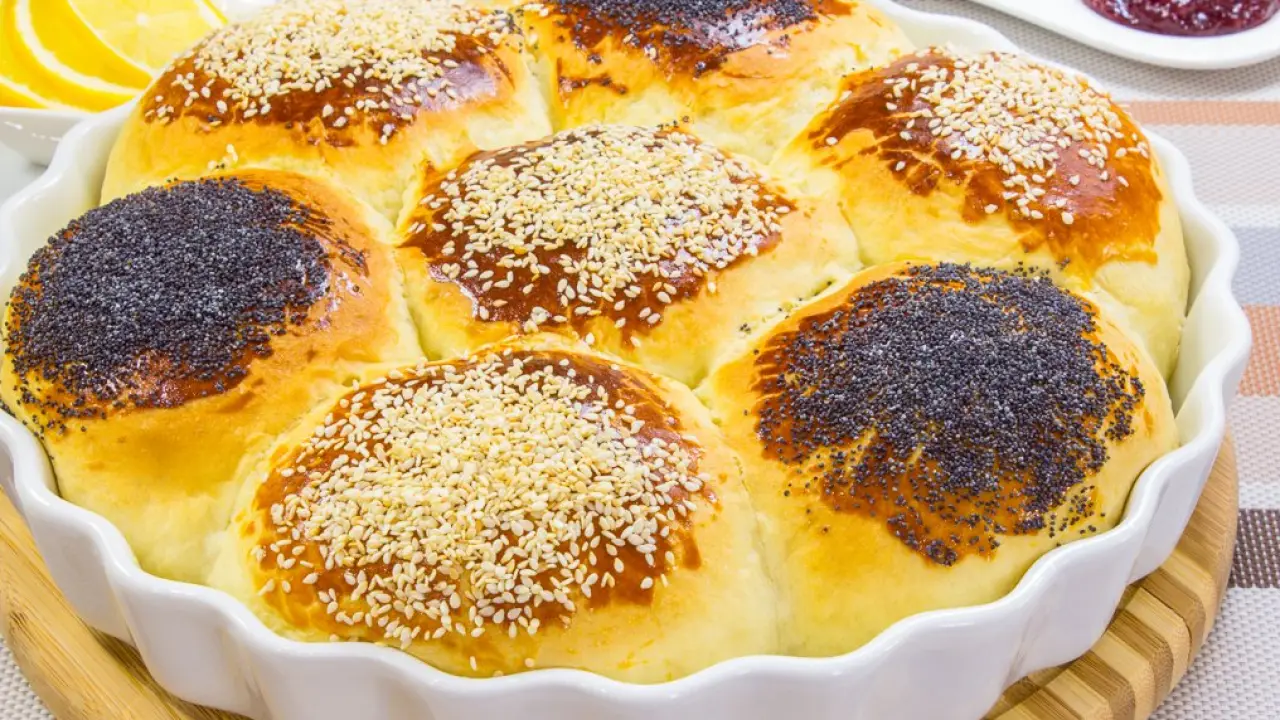 Маковые и кунжутные булочки «Ромашка» - рецепт с фото