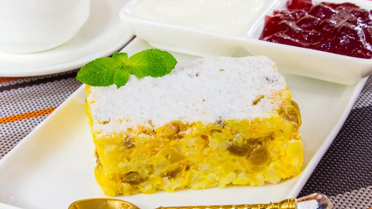 Рисовая запеканка с изюмом и яблоками - рецепт с фото