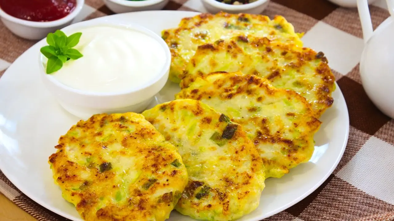 Кабачковые оладьи с мясным фаршем - рецепт с фото