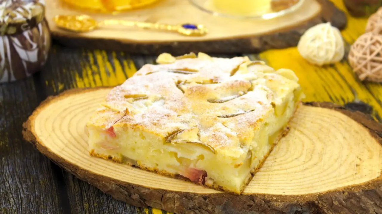 Творожный пирог с грушами и яблоками - рецепт с фото