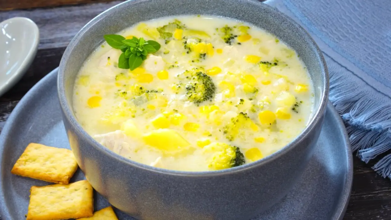 Куриный суп со сливками, брокколи и кукурузой - рецепт с фото