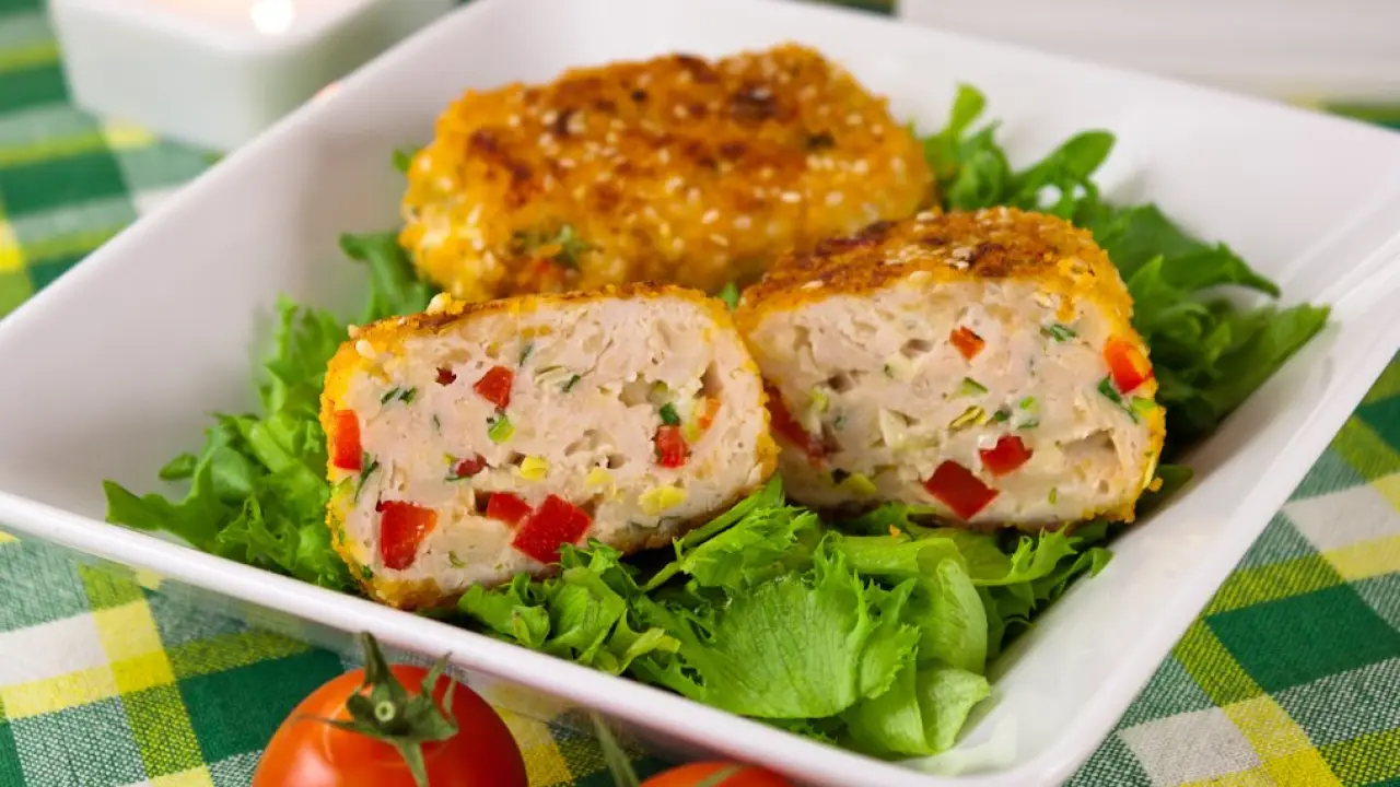 Куриные котлеты с сыром и болгарским перцем - рецепт с фото